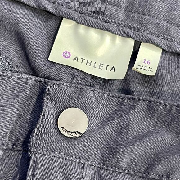 Athleta Lucy Capri Pants. Navy Blue. Size Medium. - Picture 6 of 9